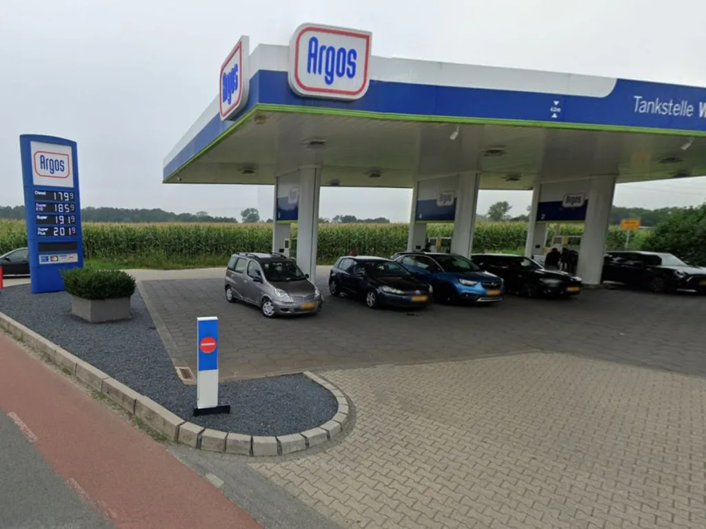 Argos tankstation vlak over de Duitse grens