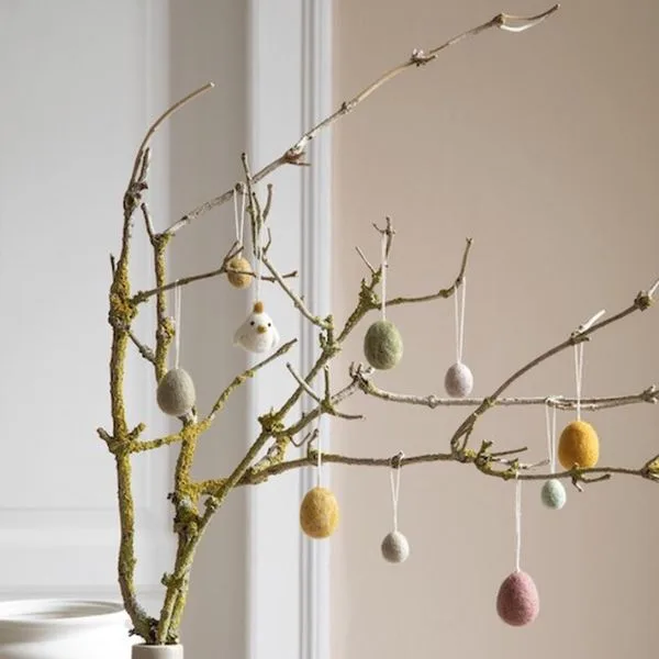Decoratieve eieren van vilt die je leuke in takken kunt hangen voor je Pasen decoratie