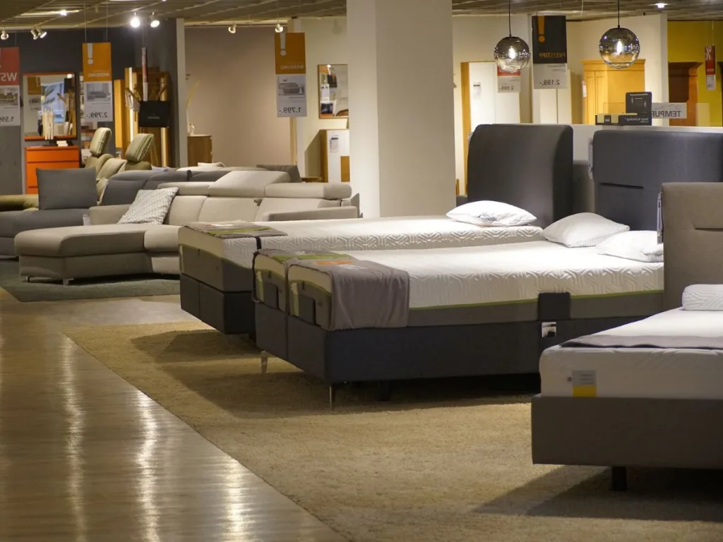 Ontdek de 5 voordelen van showroom meubels als aankoop